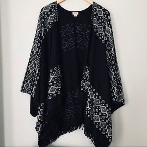 Mossimo Black & White Geometric Print Poncho